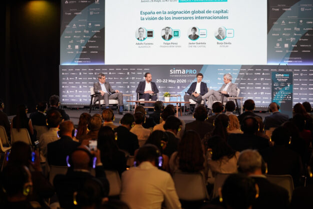 Conferència internacional del sector immobiliari durant el SIMA 2026 a IFEMA Madrid, amb experts i inversors debatent sobre la inversió global i el futur del mercat residencial.